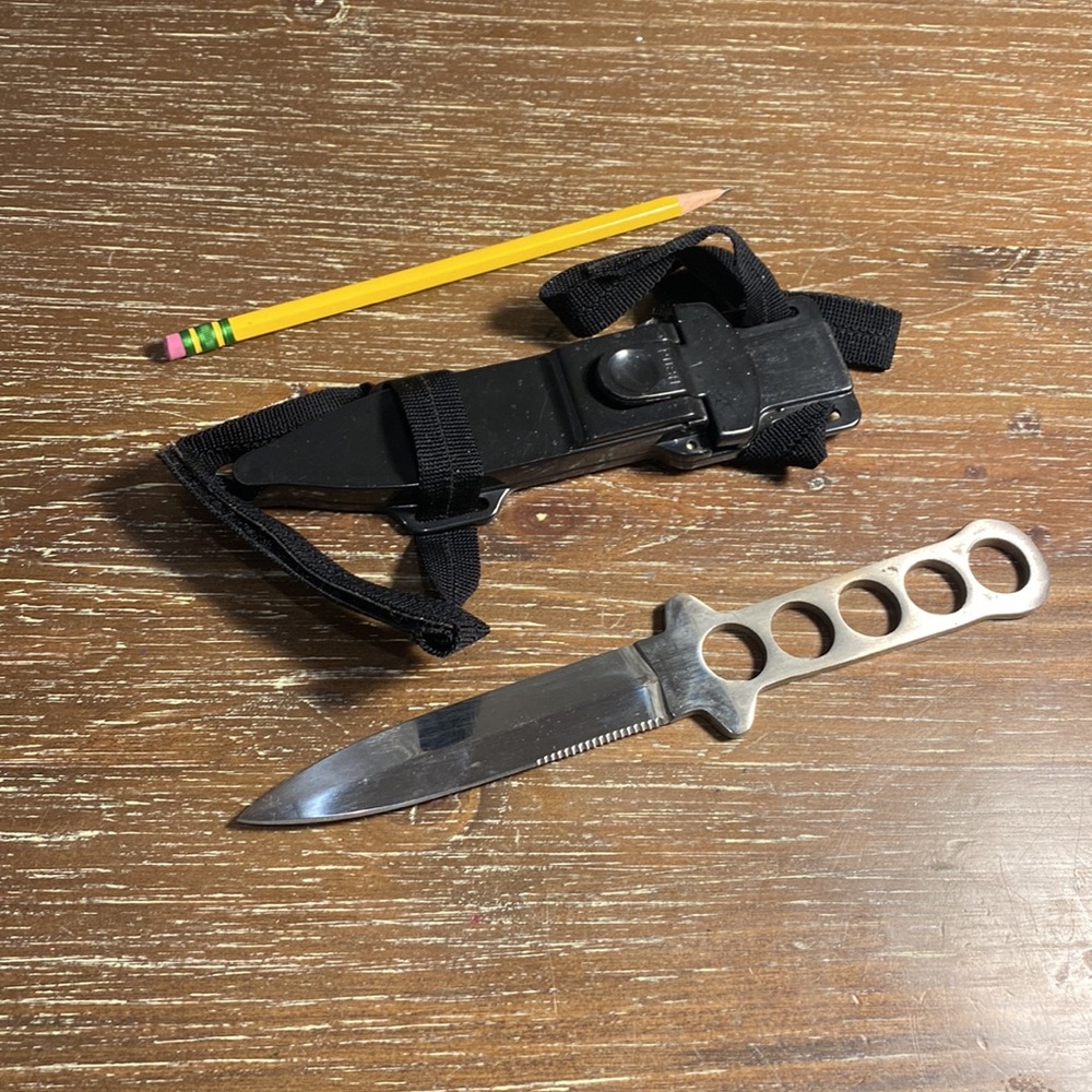 Leg Strap with Sheath & Full Knife Set